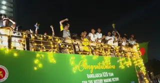 ছাদখোলা বাসে সংবর্ধনা পেলেন সাফ চ্যাম্পিয়ন দল; সোমবার থাকছে বিশেষ চমক